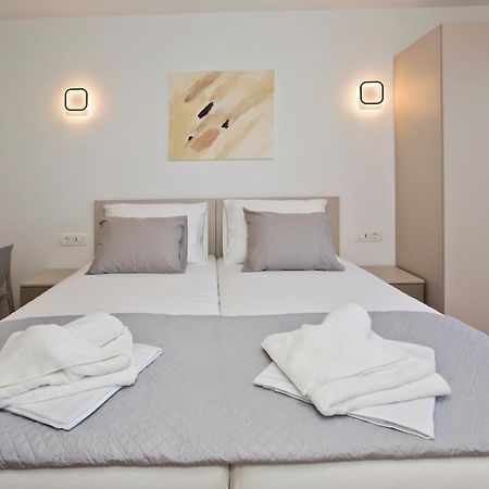 Luka'S Lodge Guesthouse & Hostel フヴァル エクステリア 写真