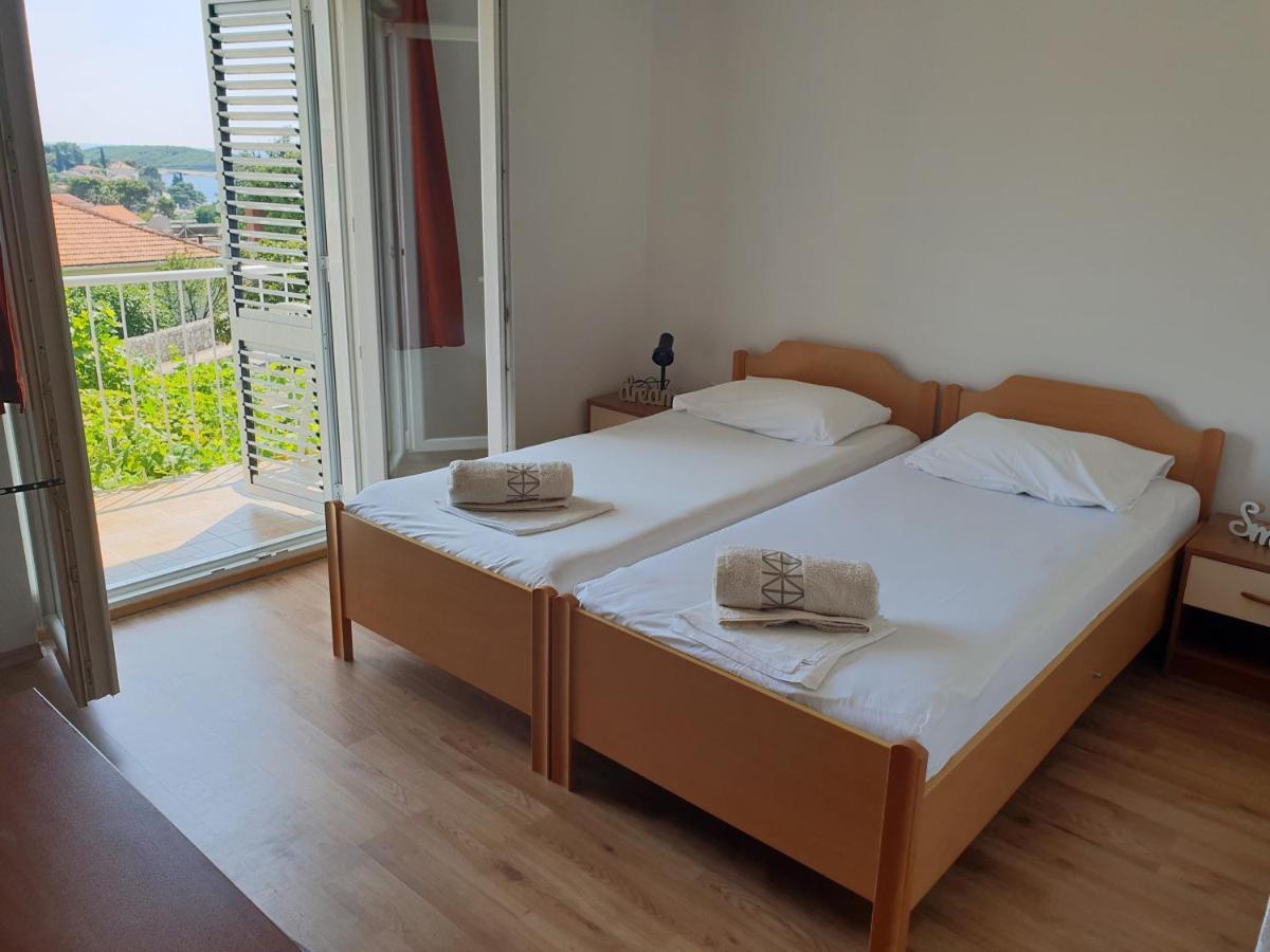 Luka'S Lodge Guesthouse & Hostel フヴァル エクステリア 写真