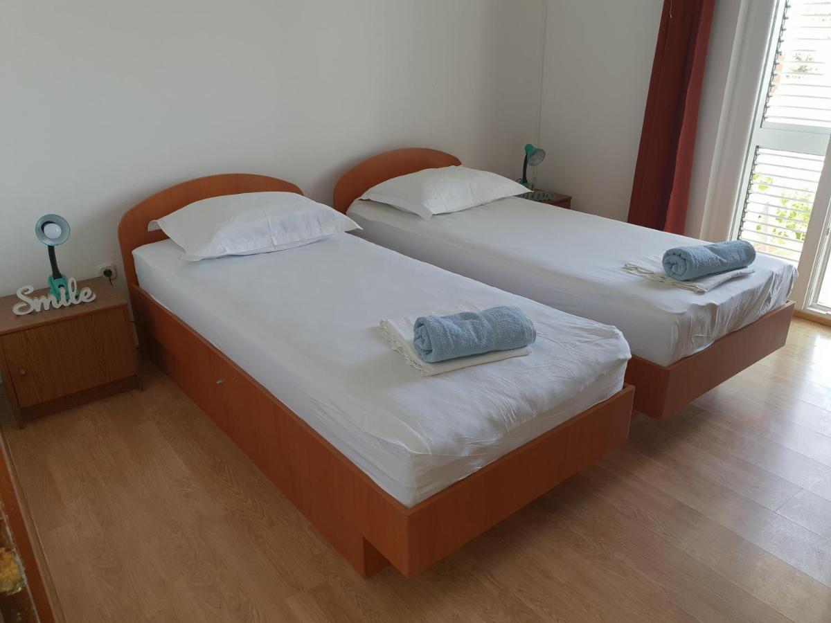 Luka'S Lodge Guesthouse & Hostel フヴァル エクステリア 写真