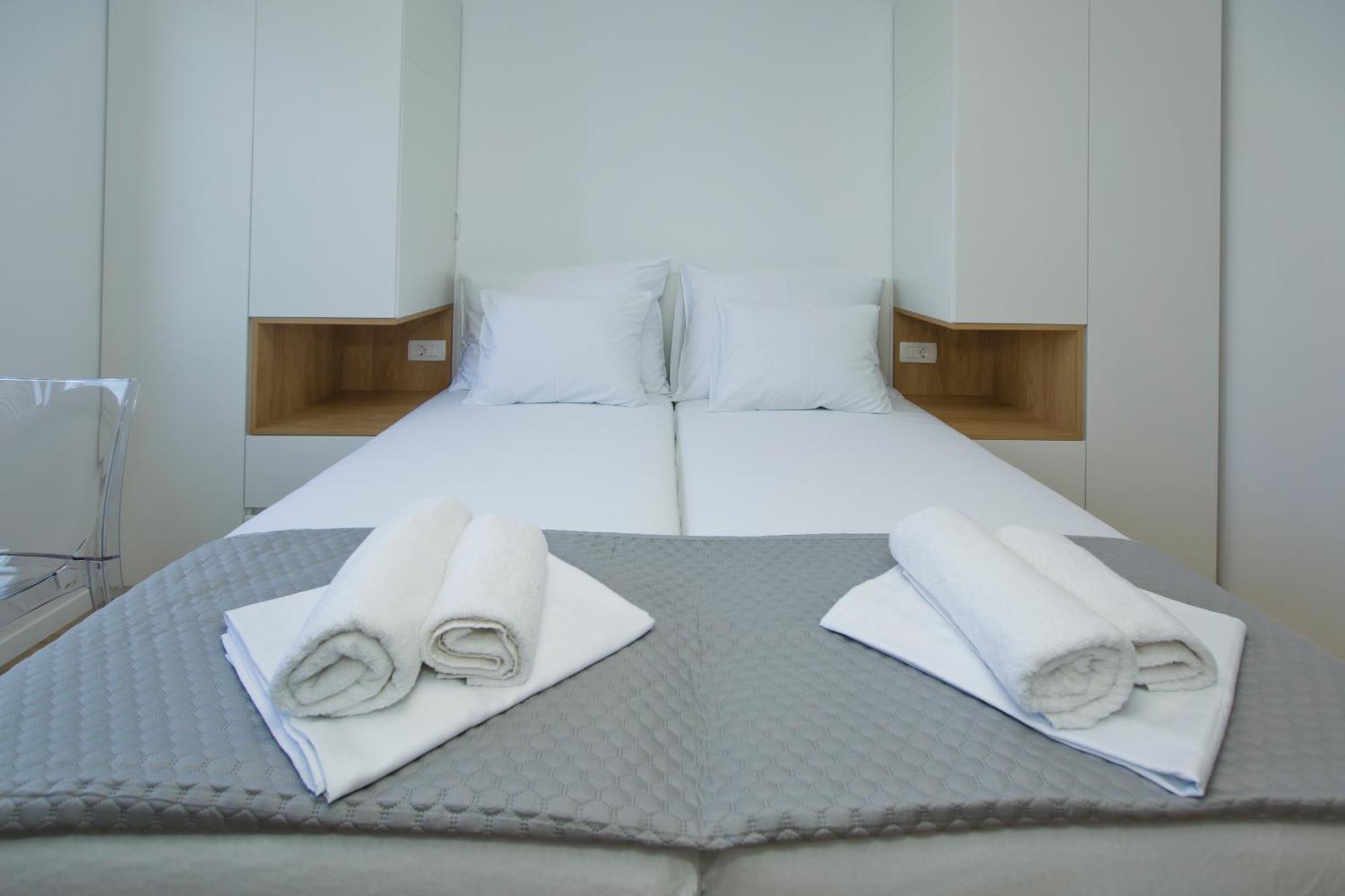 Luka'S Lodge Guesthouse & Hostel フヴァル エクステリア 写真