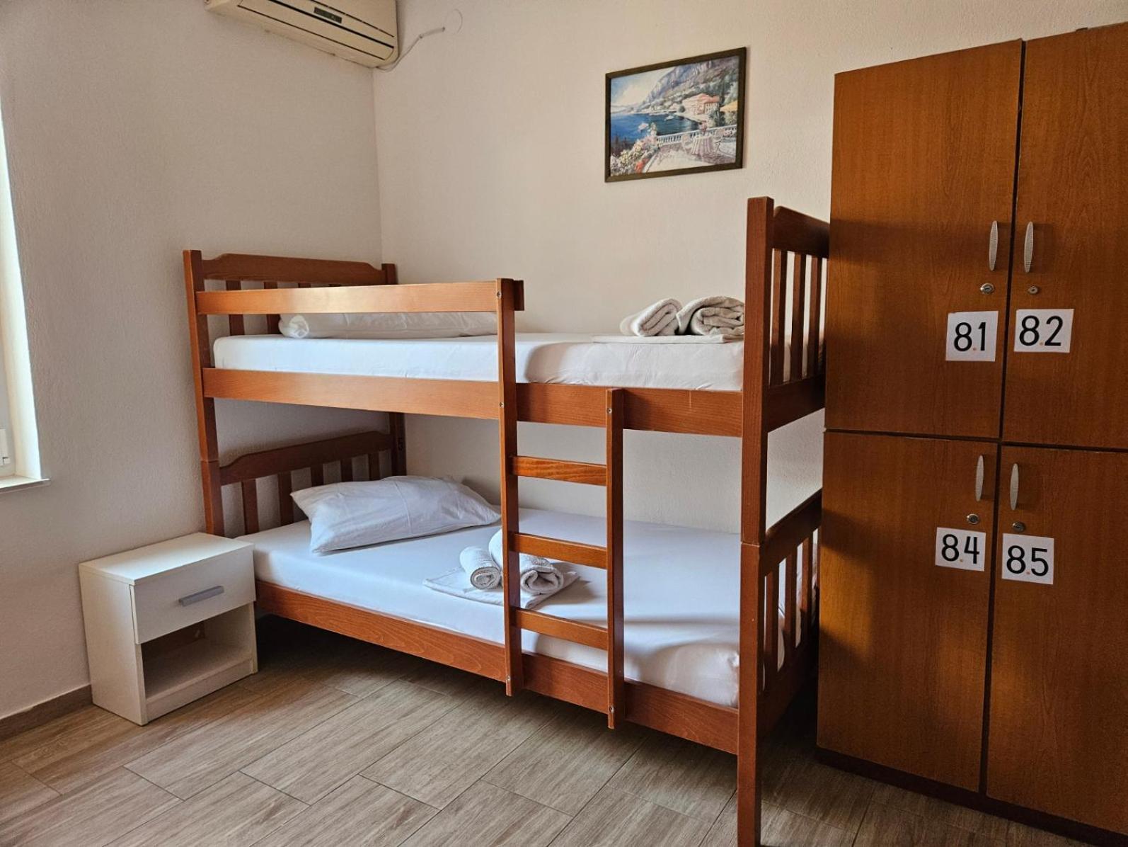 Luka'S Lodge Guesthouse & Hostel フヴァル エクステリア 写真