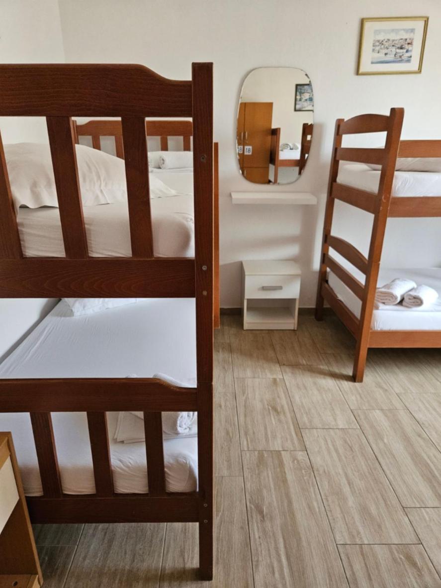 Luka'S Lodge Guesthouse & Hostel フヴァル エクステリア 写真