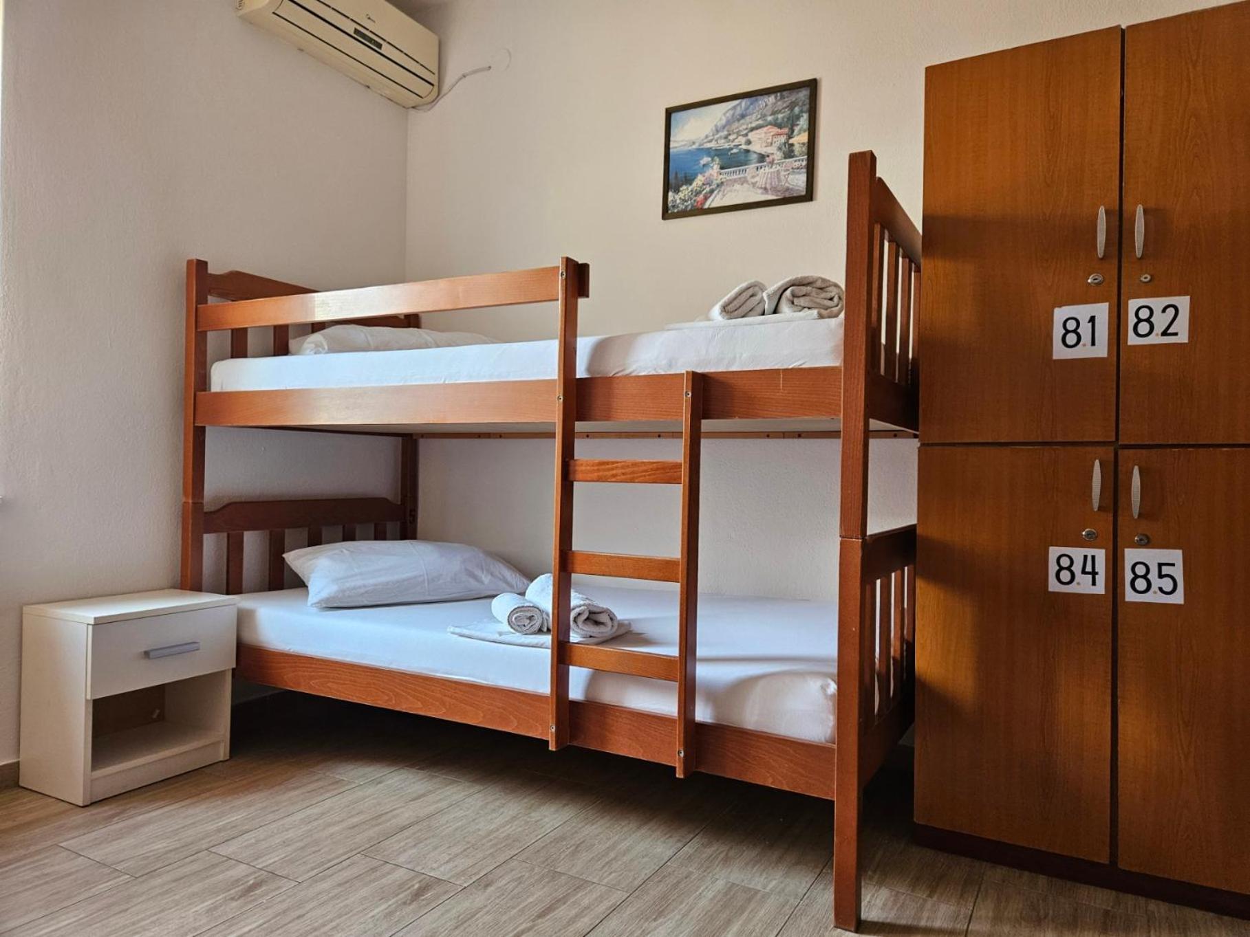 Luka'S Lodge Guesthouse & Hostel フヴァル エクステリア 写真