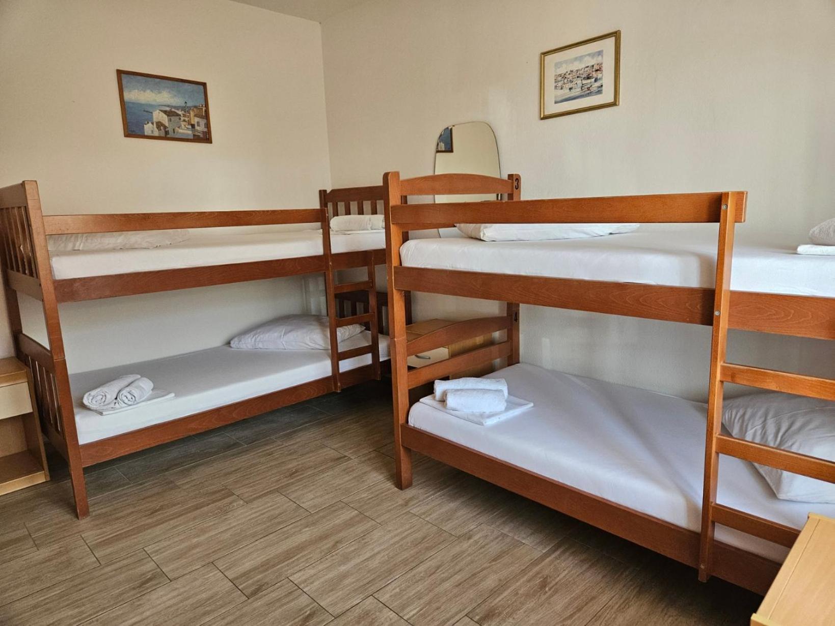 Luka'S Lodge Guesthouse & Hostel フヴァル エクステリア 写真