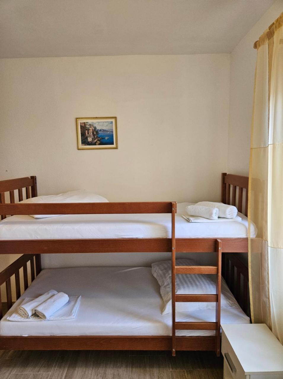 Luka'S Lodge Guesthouse & Hostel フヴァル エクステリア 写真