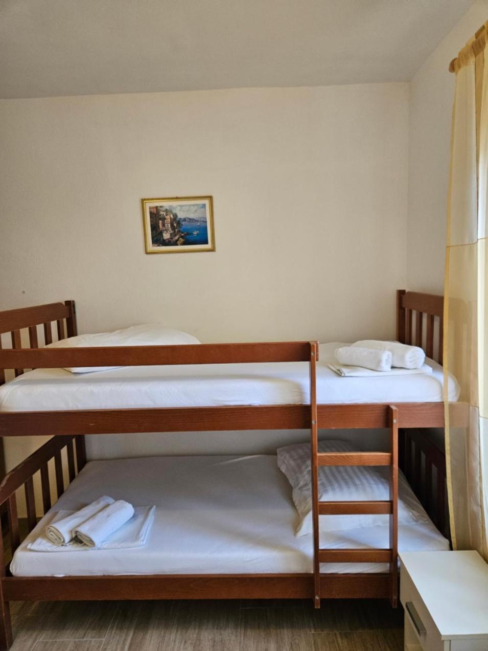 Luka'S Lodge Guesthouse & Hostel フヴァル エクステリア 写真