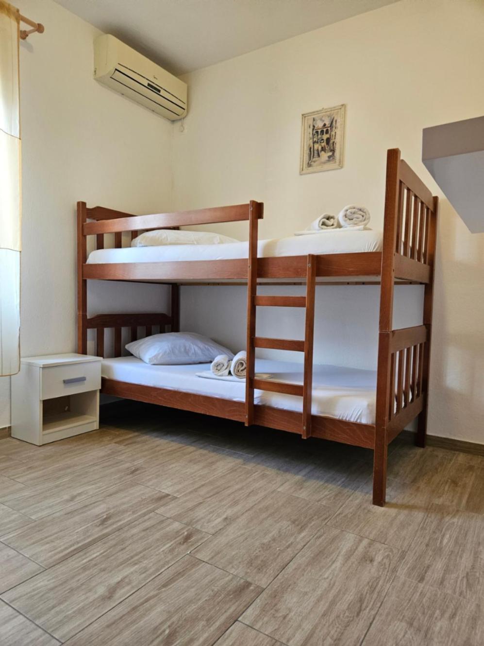 Luka'S Lodge Guesthouse & Hostel フヴァル エクステリア 写真