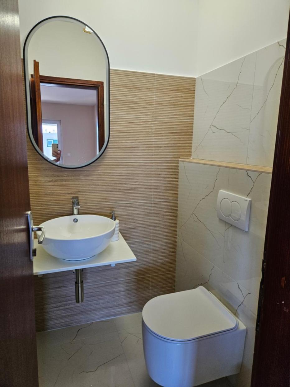 Luka'S Lodge Guesthouse & Hostel フヴァル エクステリア 写真